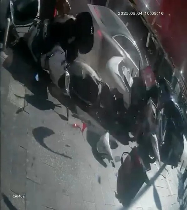 Kağıthane'de zincirleme kaza! Kameralara yansıdı